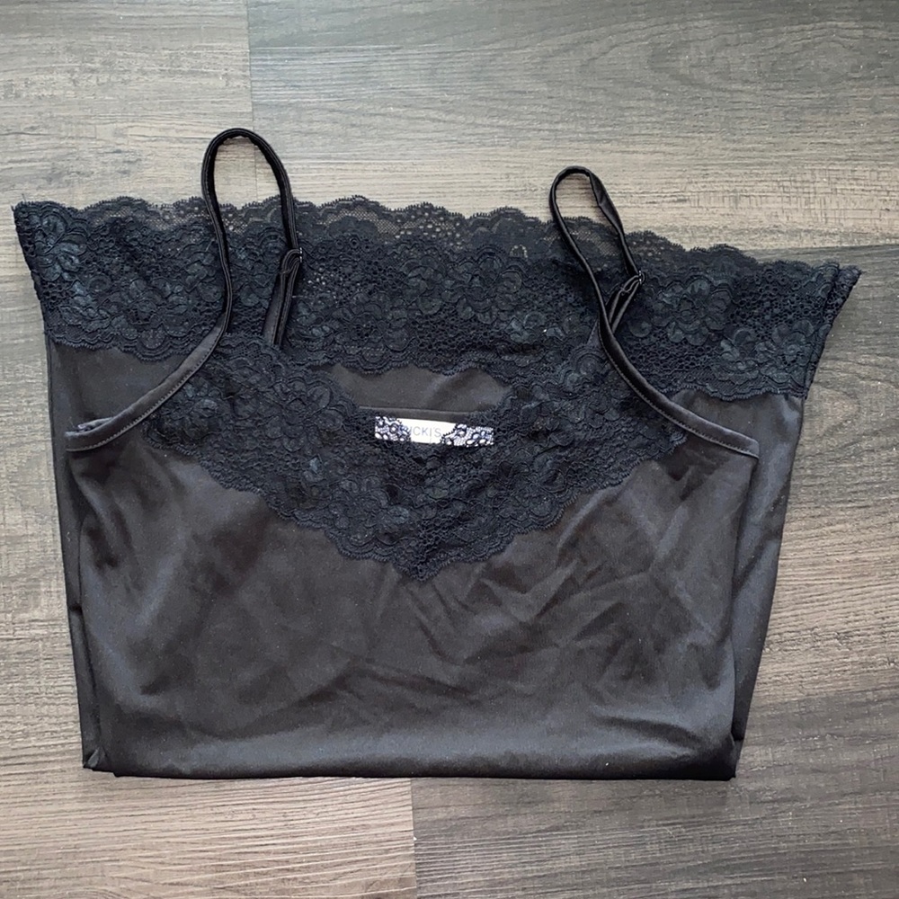 Black fitted tank